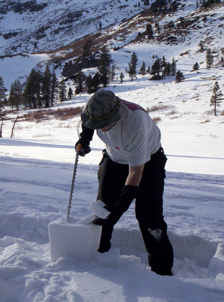 Snow-lantern building